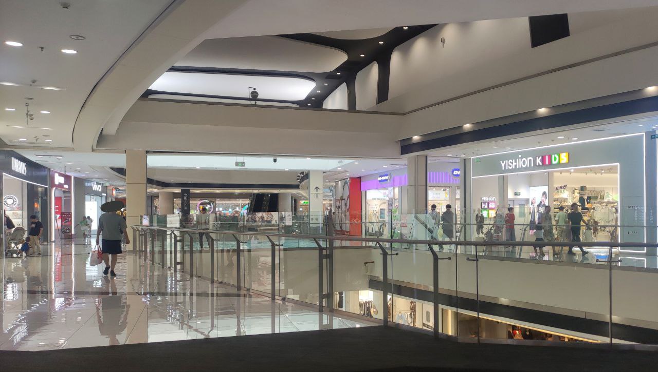 Passadís centre comercial